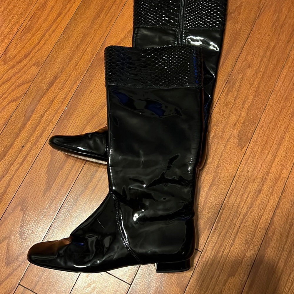 Coach Fiona patient leather size 5 boots! Worn four times!